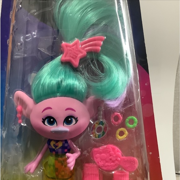 DreamWorks Trolls World Tour Glam Satin Fashion Doll with Accessories. NIB - Picture 7 of 7